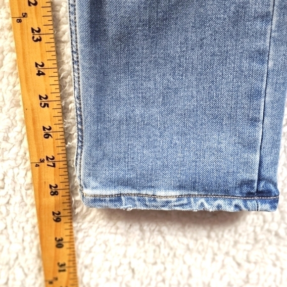 Old Navy Men's Slim Fit Medium Wash Rip and Repair Design Size 29x30 - Picture 6 of 7